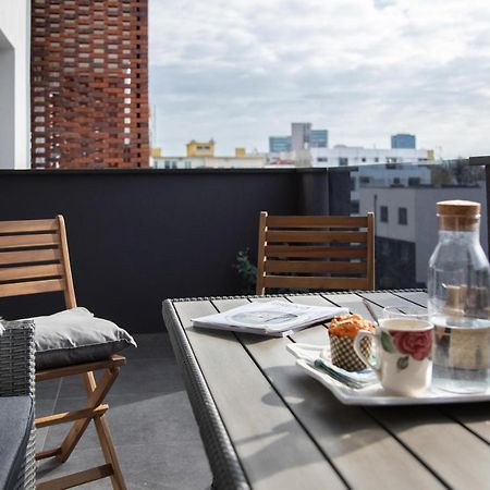 Design 2Bdr Apartment With Balcony- Free Parking 자그레브 외부 사진