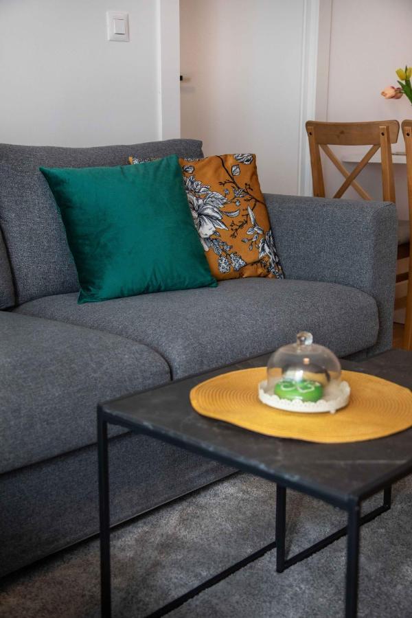 Design 2Bdr Apartment With Balcony- Free Parking 자그레브 외부 사진