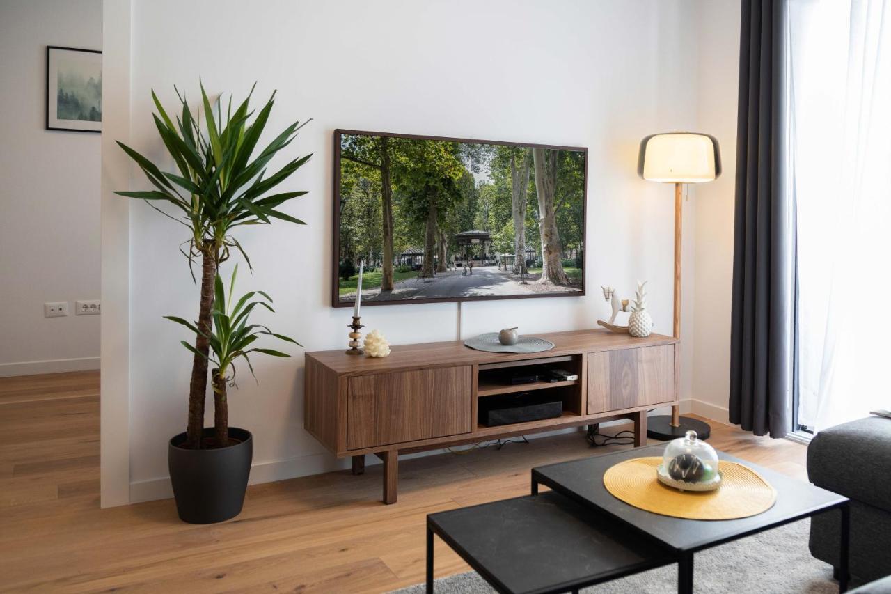 Design 2Bdr Apartment With Balcony- Free Parking 자그레브 외부 사진