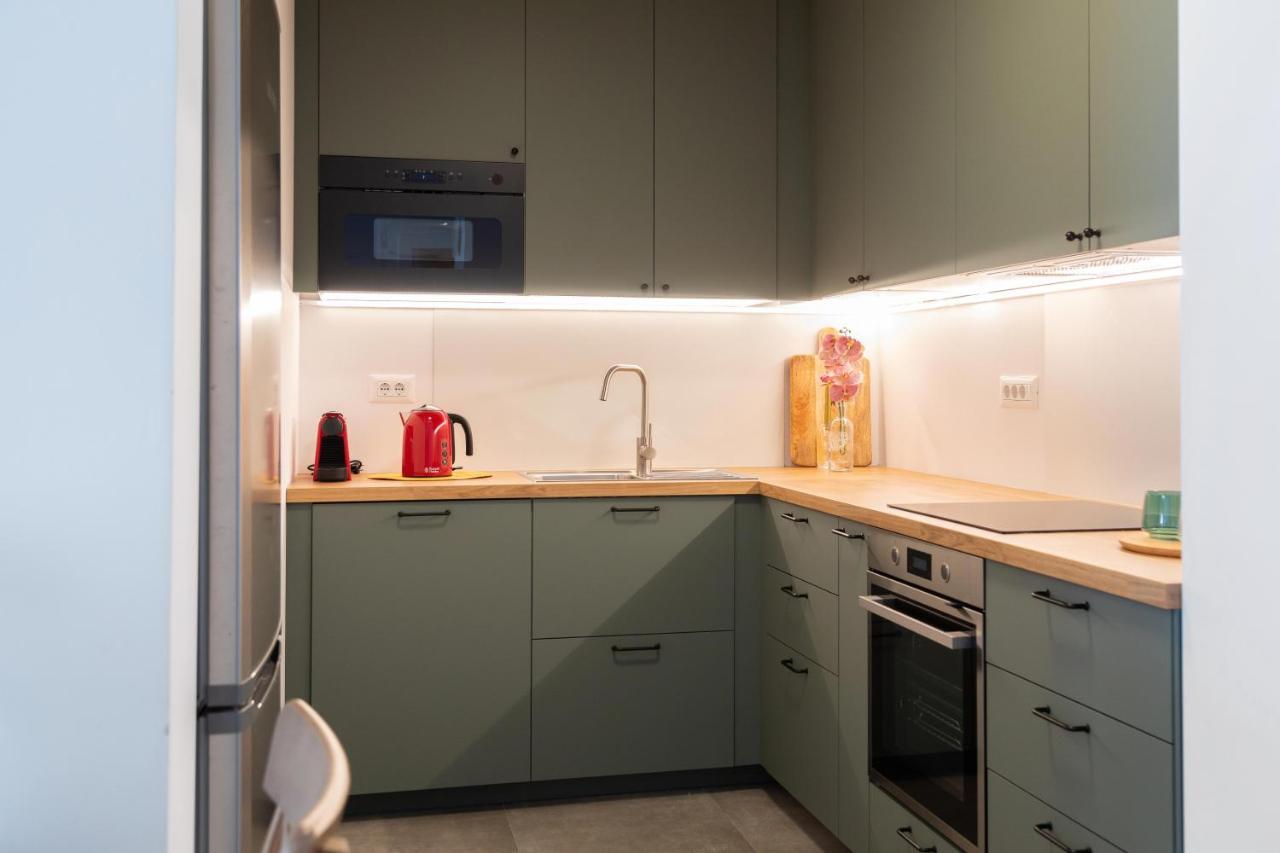 Design 2Bdr Apartment With Balcony- Free Parking 자그레브 외부 사진
